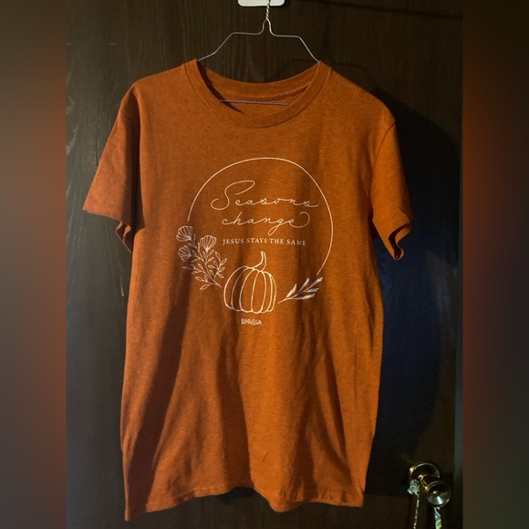 Kerusso Tops - Seasons Change Shirt Womens Medium Orange Outdoor Graphic Print Jesus Stays Same